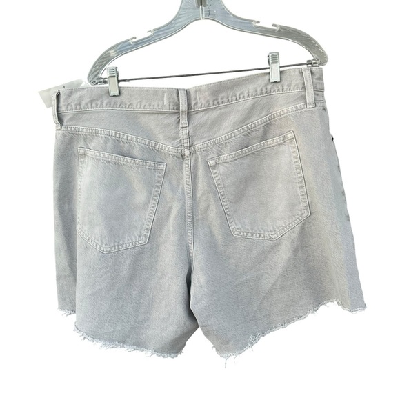 NWT Abercrombie & Fitch High Rise The Loose Jean Shorts - Size 33 - Light Gray - Picture 10 of 13